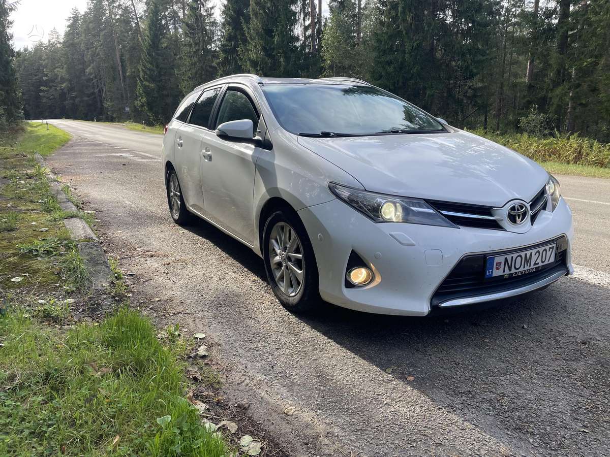 Toyota Auris 2014 — photo 5