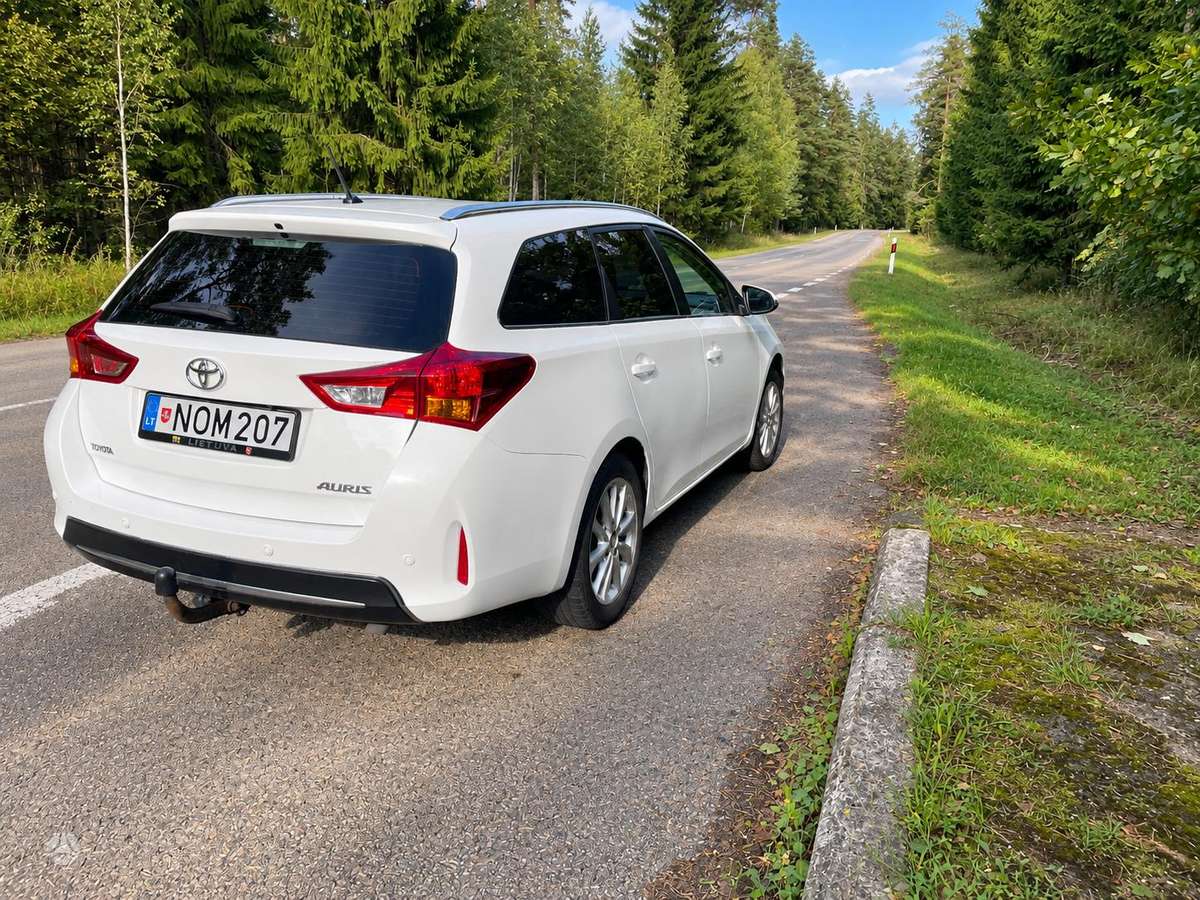 Toyota Auris 2014 — photo 6