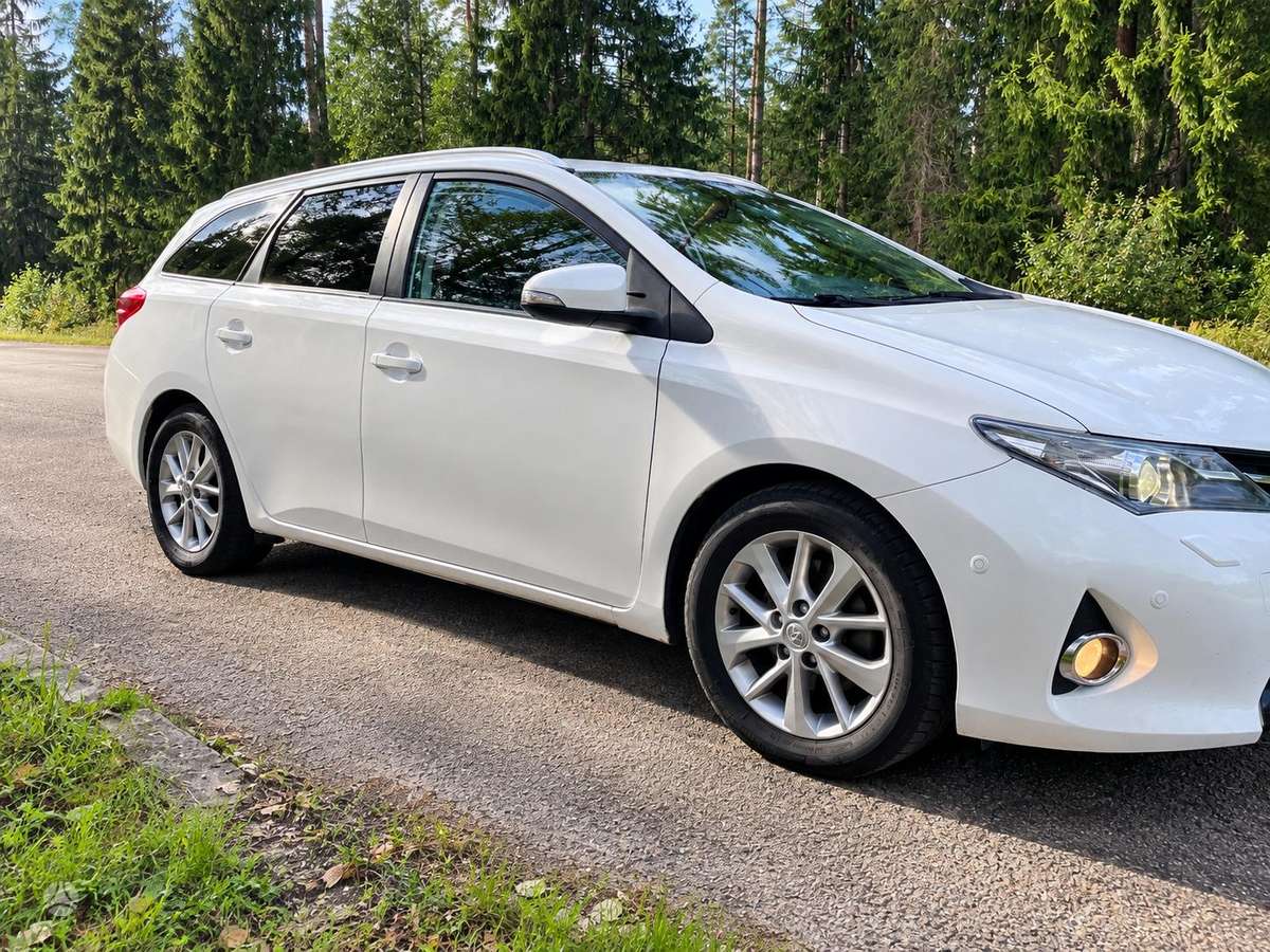 Toyota Auris 2014 — photo 7