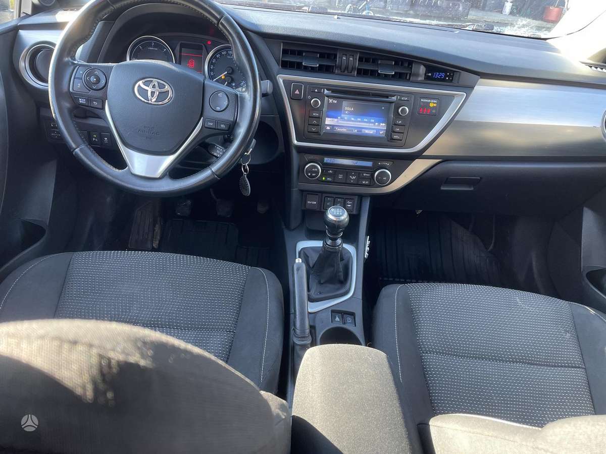 Toyota Auris 2014 — photo 9