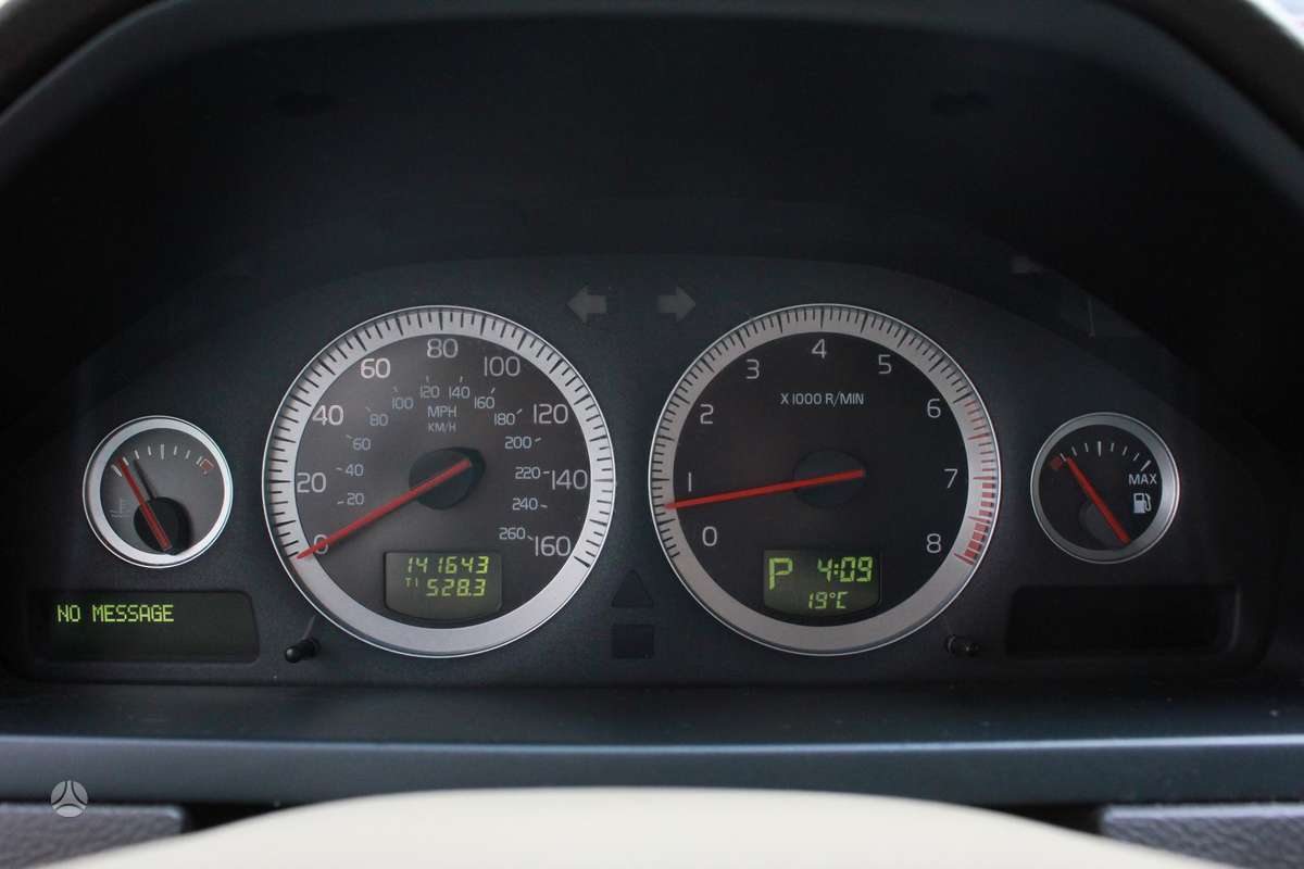 Volvo XC90 2012 — photo 18