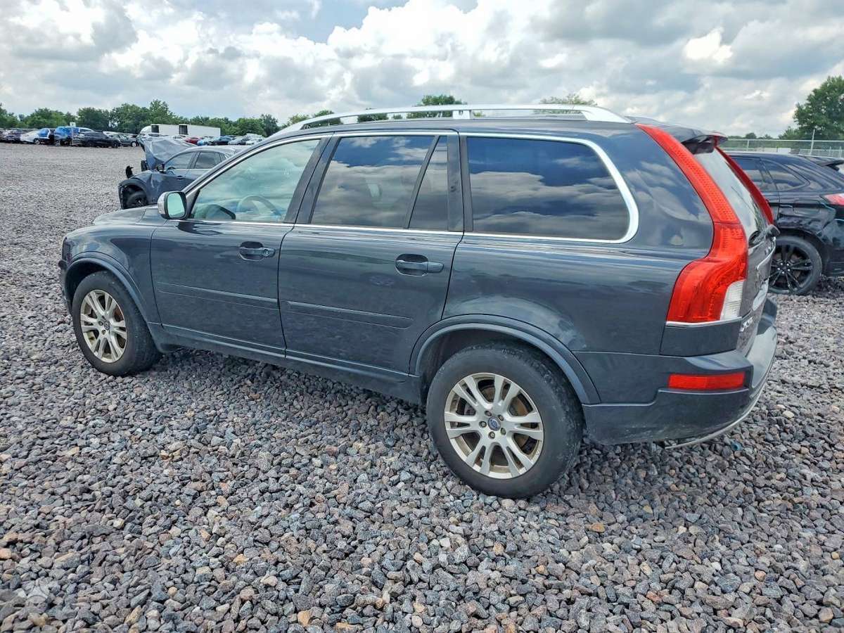 Volvo XC90 2012 — rear view
