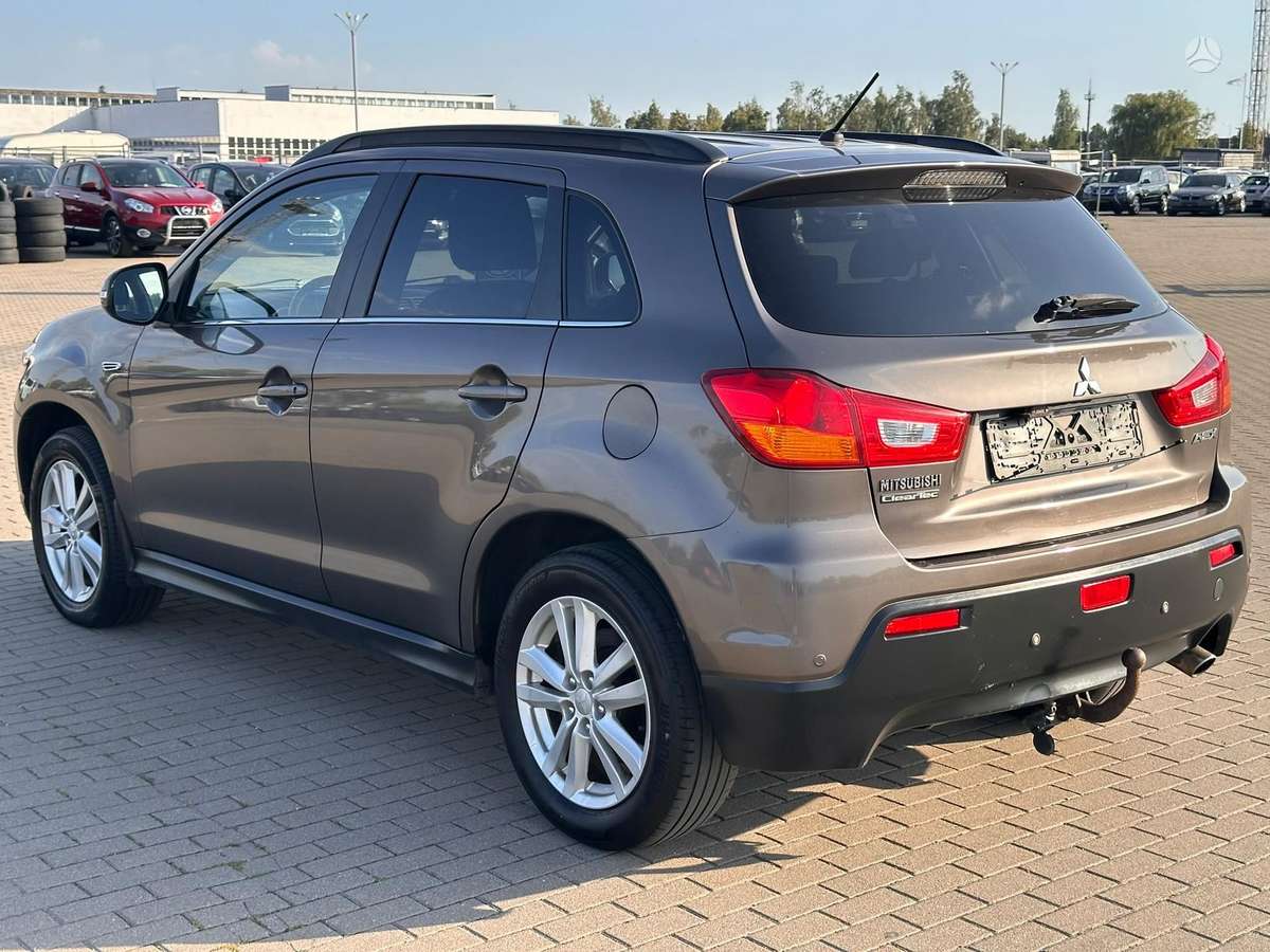 Mitsubishi ASX 2011 — вигляд ззаду