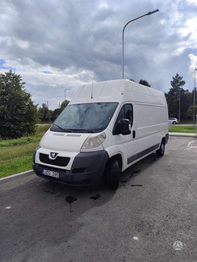 Peugeot Boxer 2012 — rear view