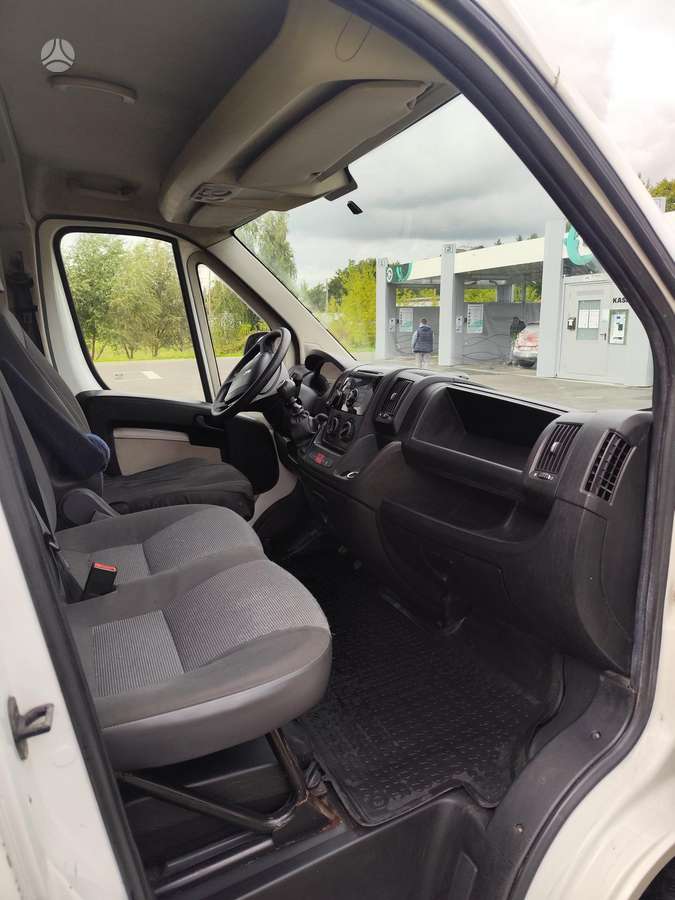 Peugeot Boxer 2012 — interior