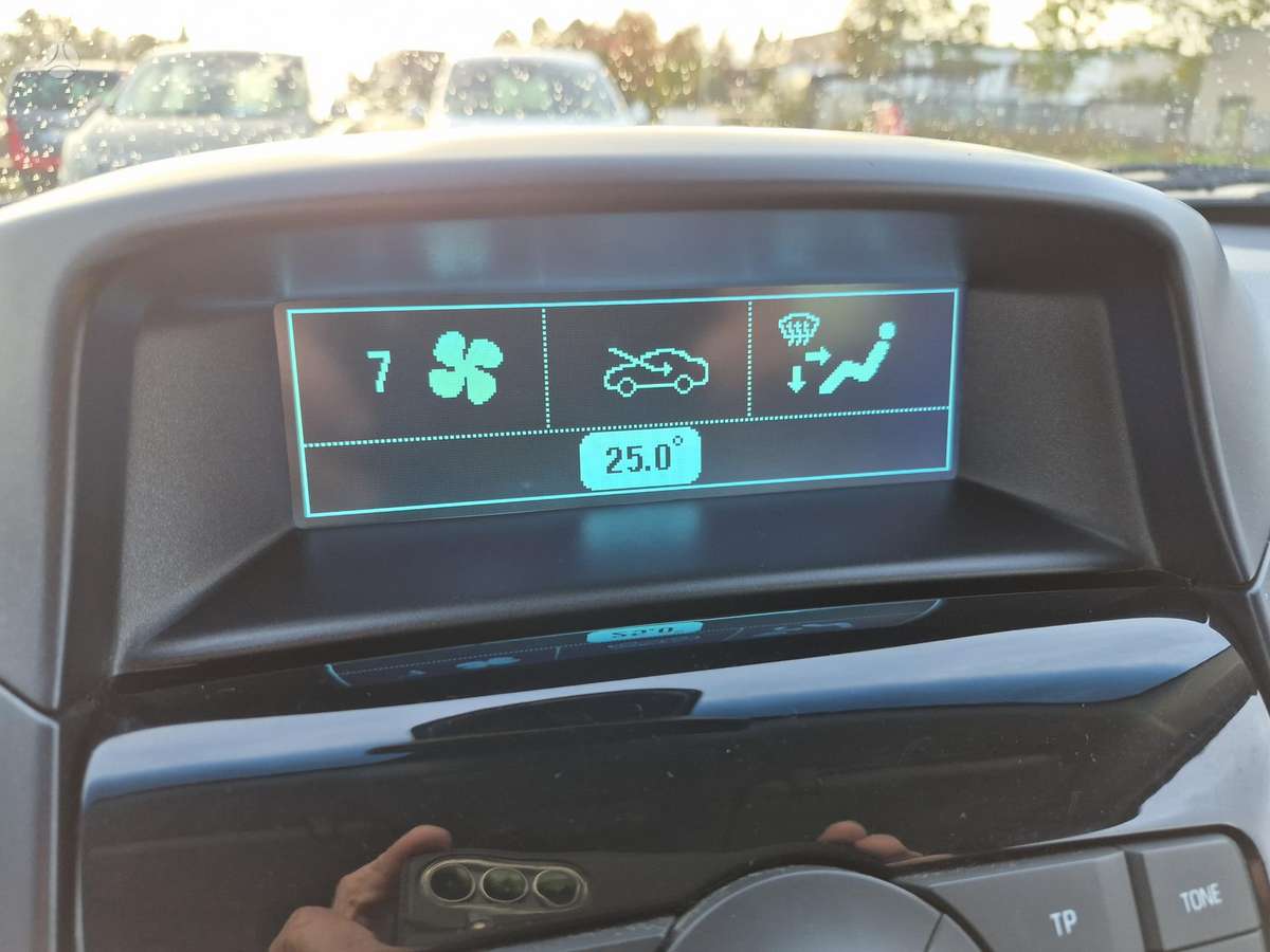 Chevrolet Orlando 2013 — photo 12