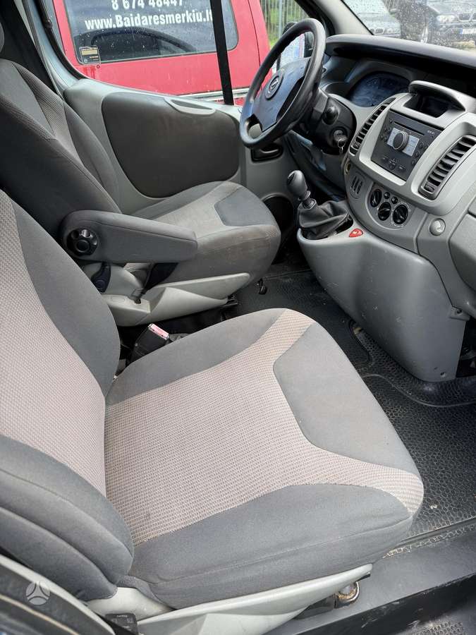 Opel Vivaro 2009 — двигун 2464 cm³, 145 HP (107kW)