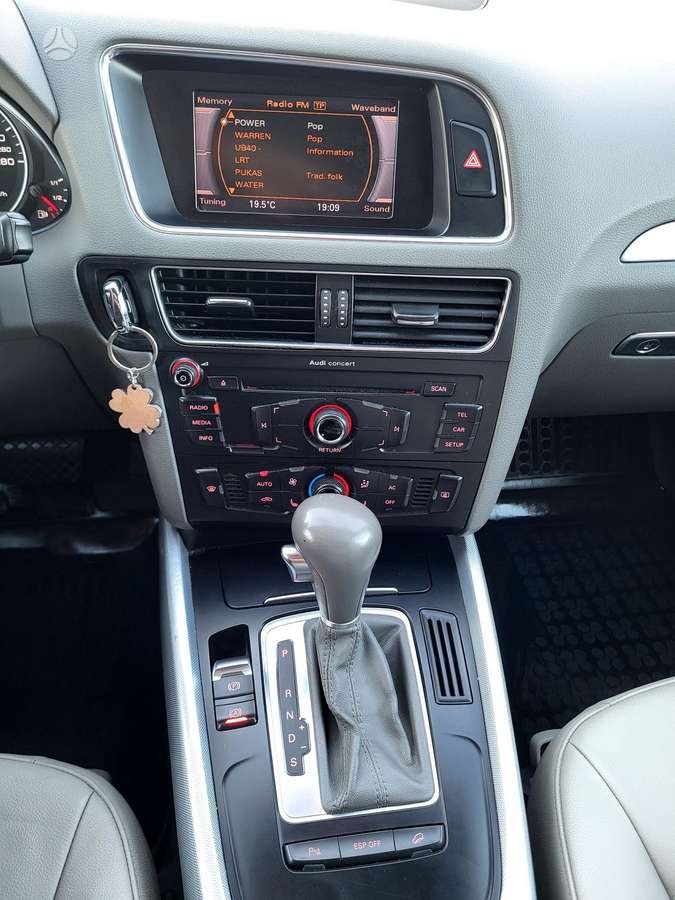 Audi Q5 2010 — photo 24