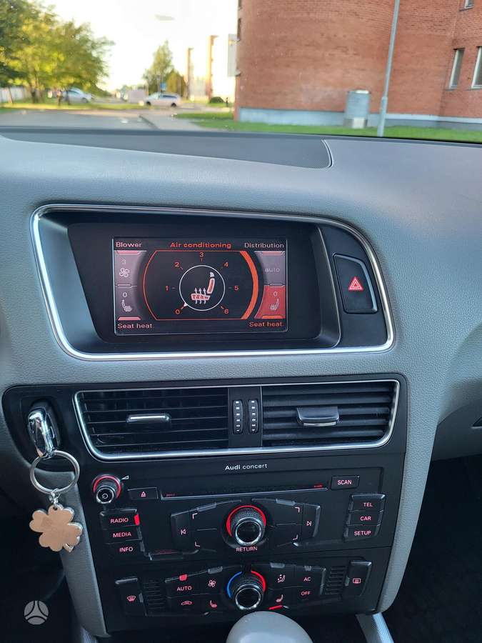 Audi Q5 2010 — photo 27