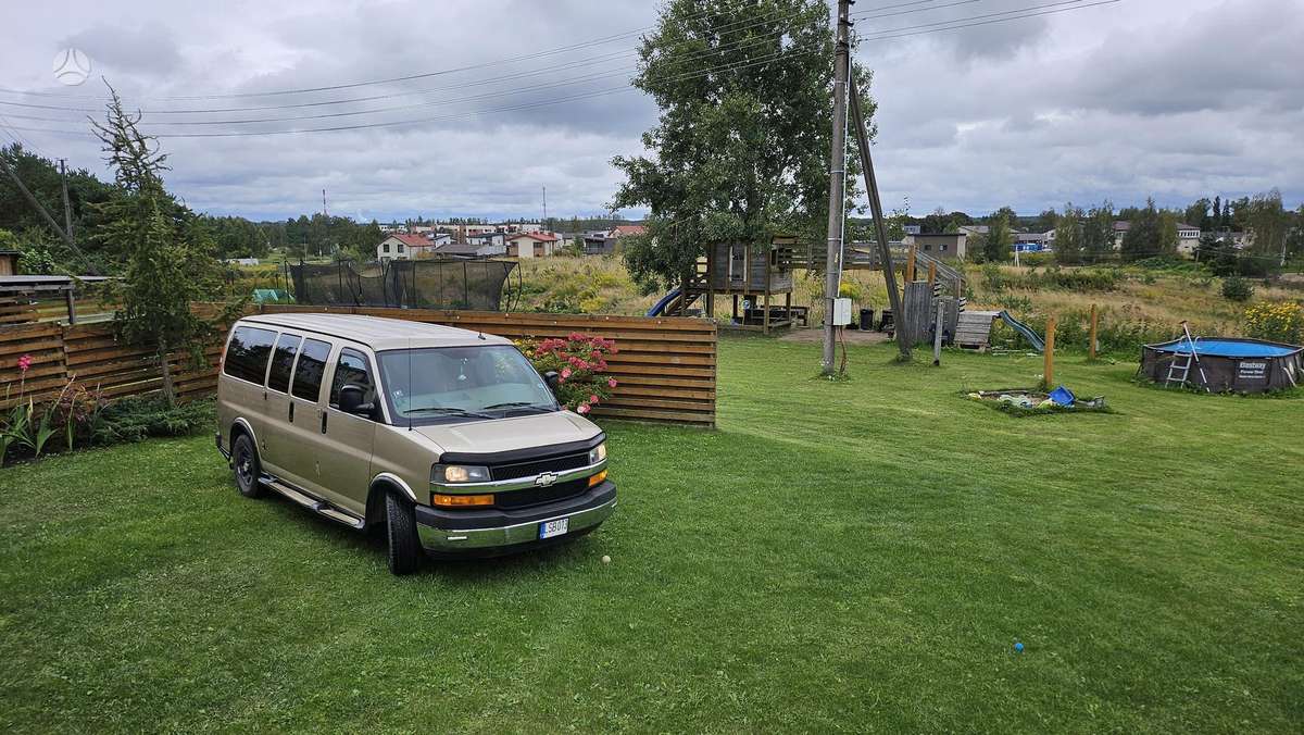 Chevrolet Express, 2011