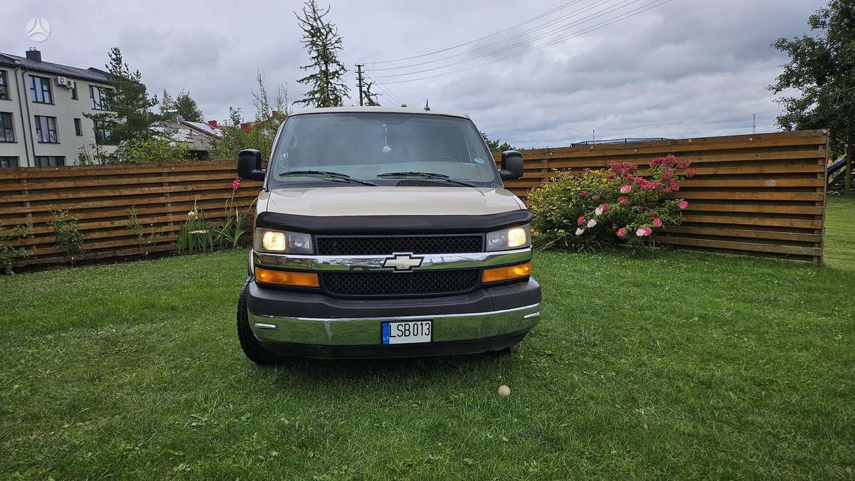 Chevrolet Express 2011 — interior