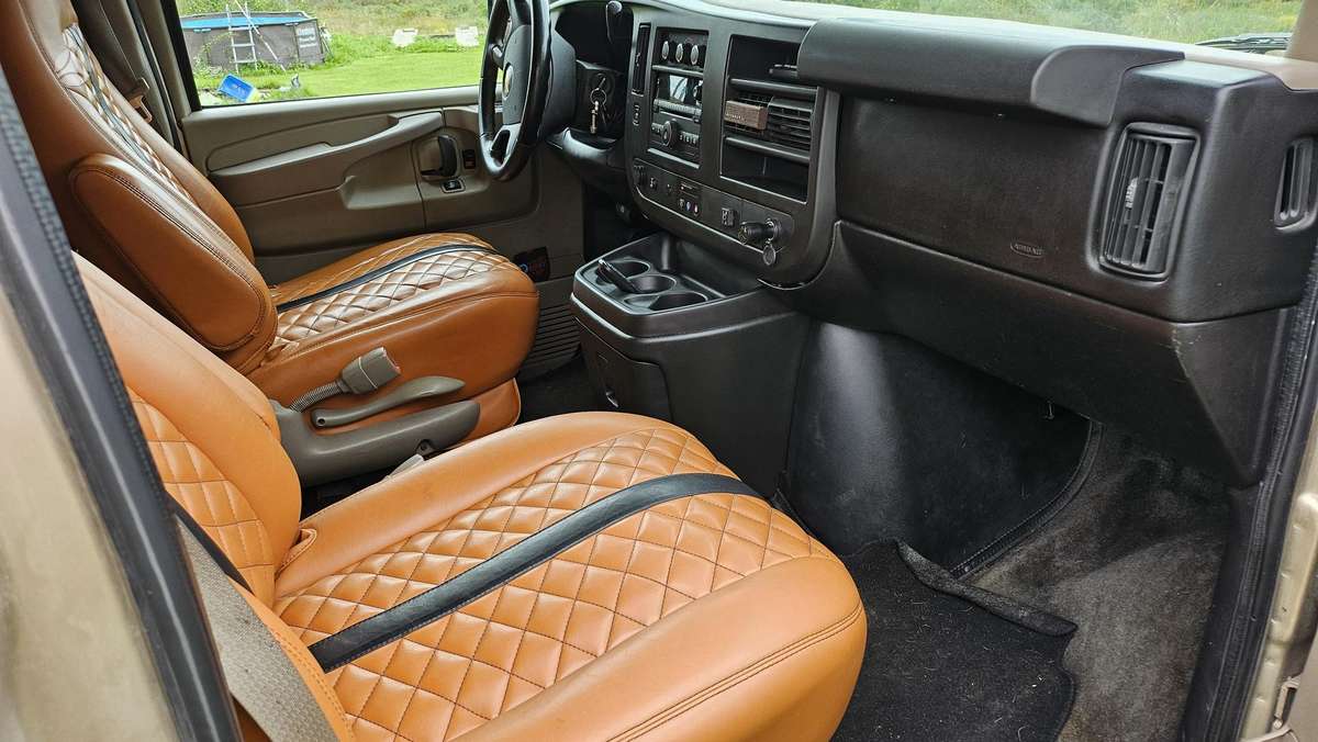 Chevrolet Express 2011 — engine 5327 cm³, 314 HP (231kW)