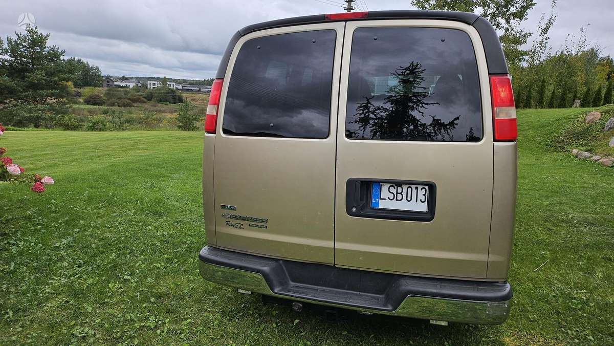 Chevrolet Express 2011 — photo 6