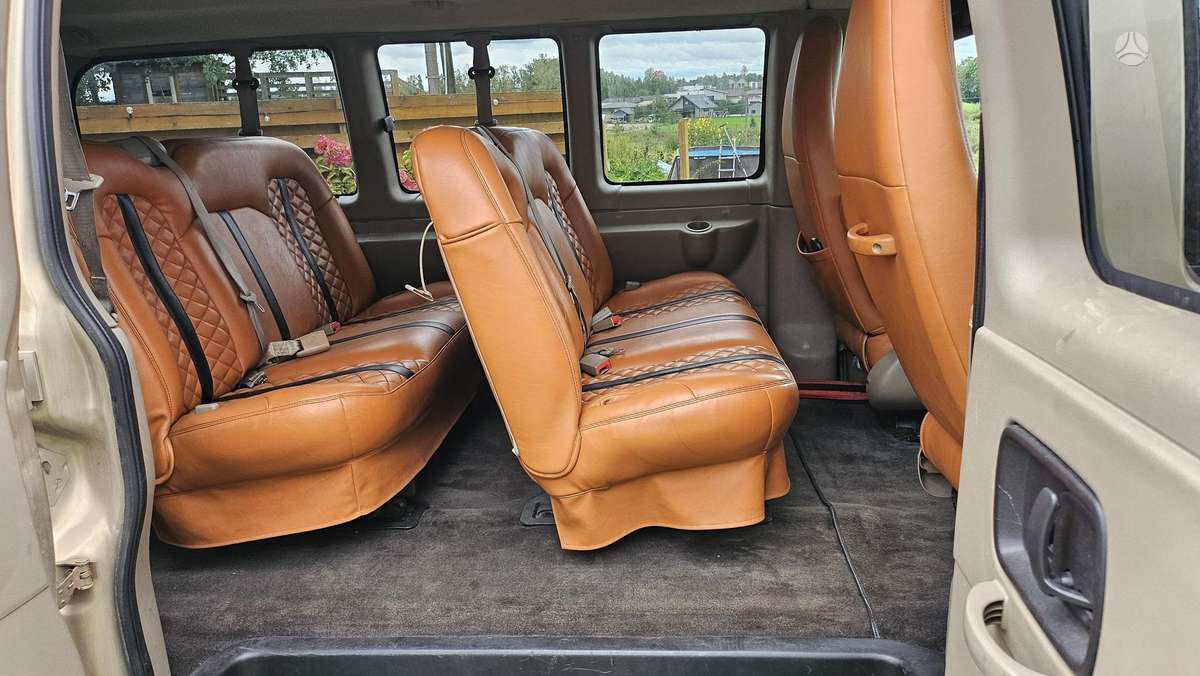Chevrolet Express 2011 — photo 9