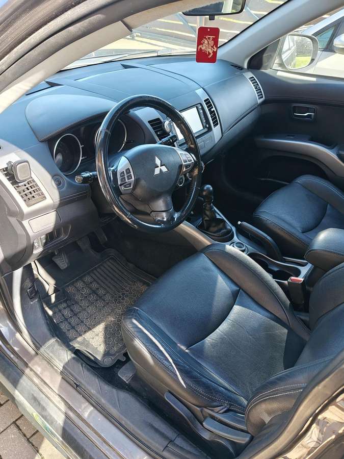 Mitsubishi Outlander 2010 — photo 10