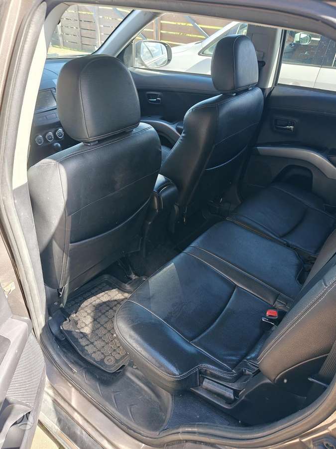 Mitsubishi Outlander 2010 — photo 11