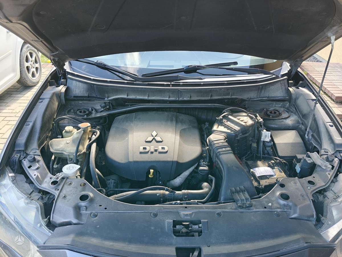 Mitsubishi Outlander 2010 — photo 13