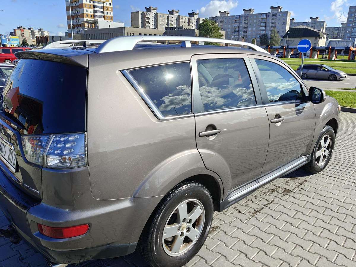 Mitsubishi Outlander 2010 — photo 5