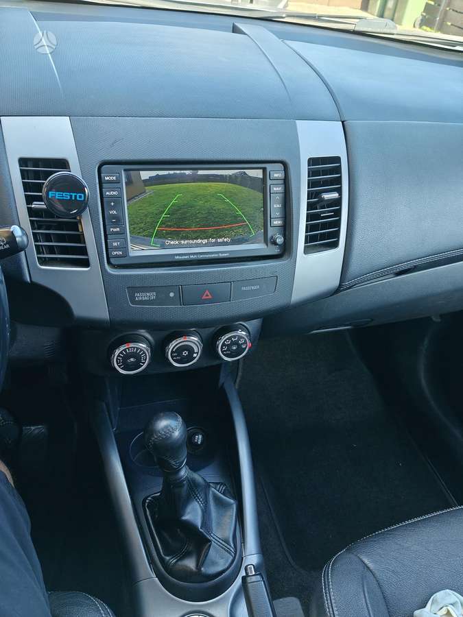 Mitsubishi Outlander 2010 — photo 8