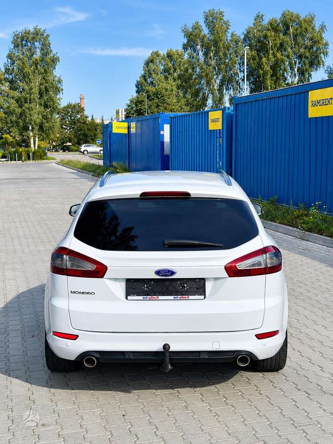 Ford Mondeo 2013 — interior