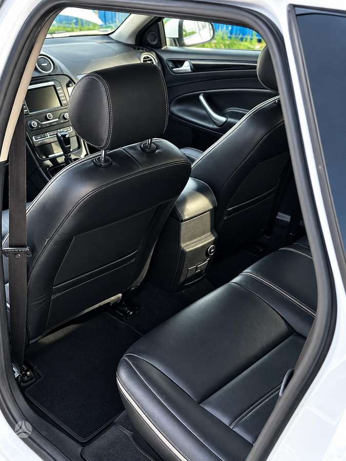 Ford Mondeo 2013 — photo 8
