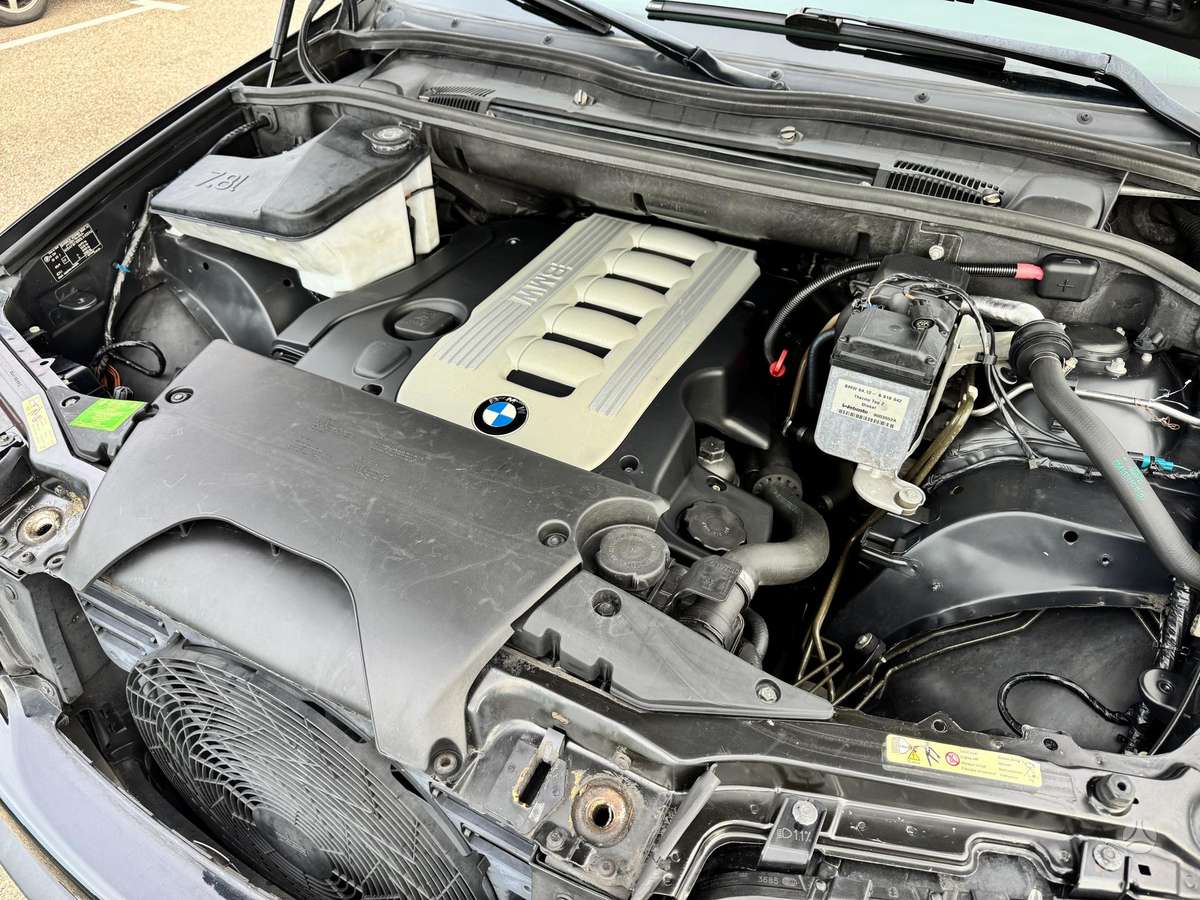 BMW X5 2005 — photo 31