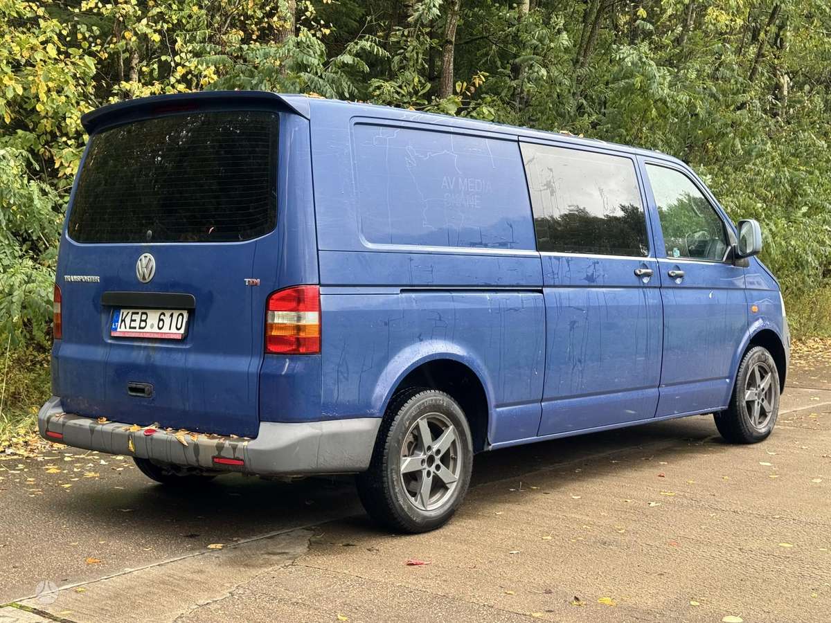 Volkswagen Transporter 2005 — салон