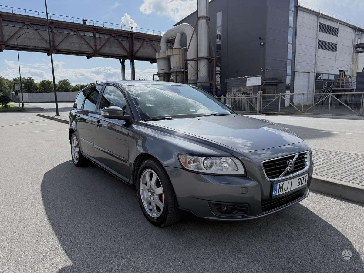 Volvo V50 2008 — вигляд ззаду