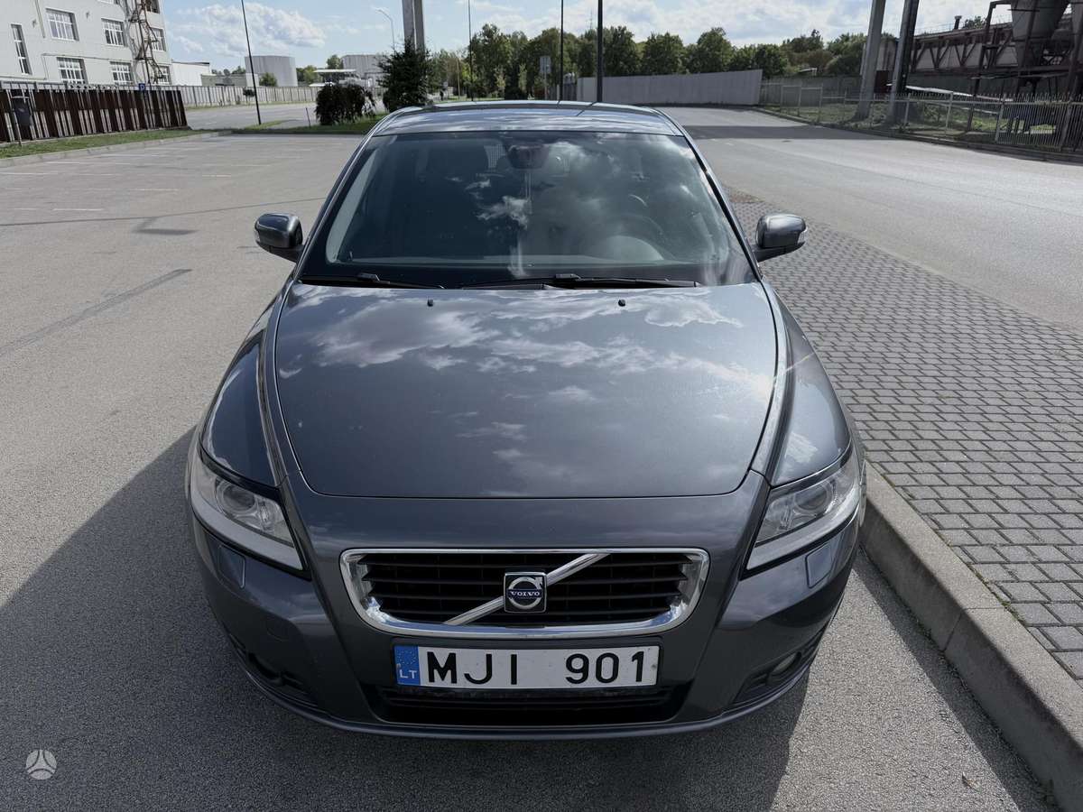 Volvo V50 2008 — салон