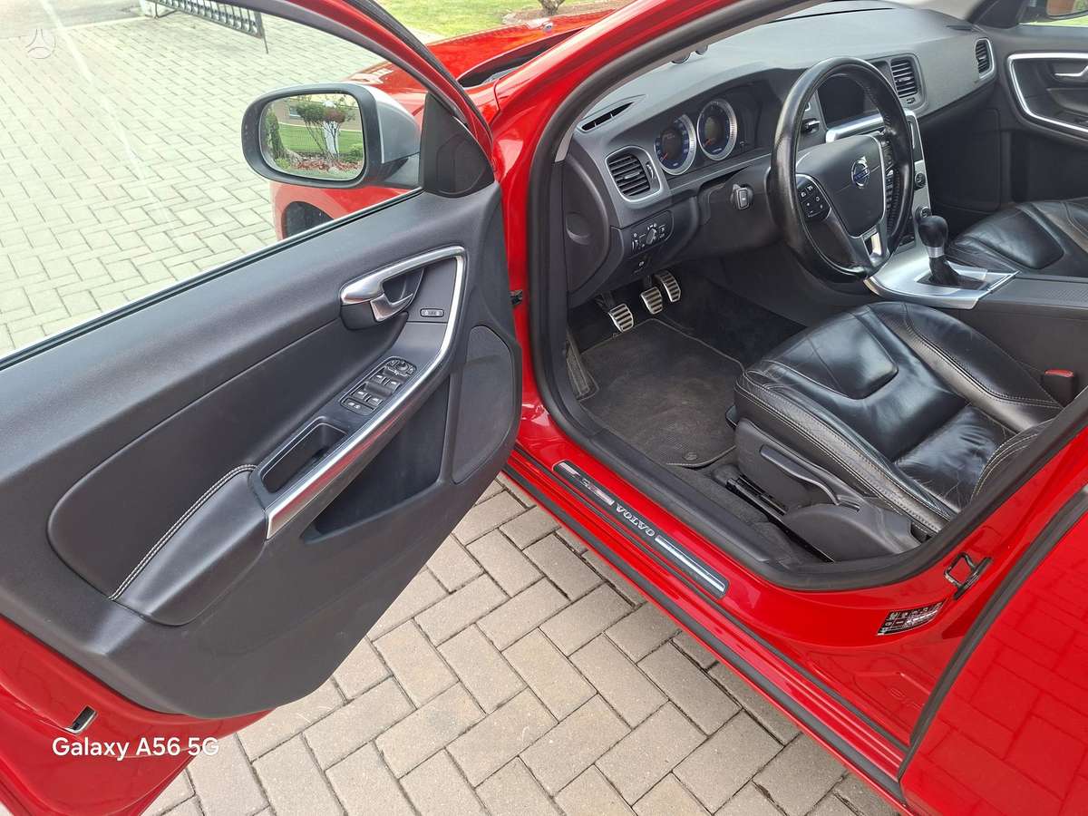 Volvo V60 2012 — photo 10