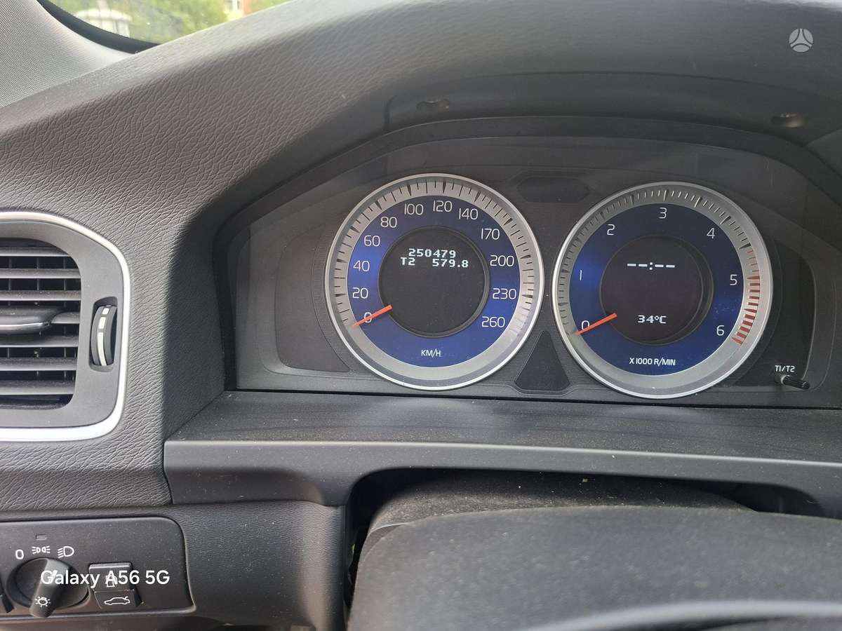 Volvo V60 2012 — photo 12