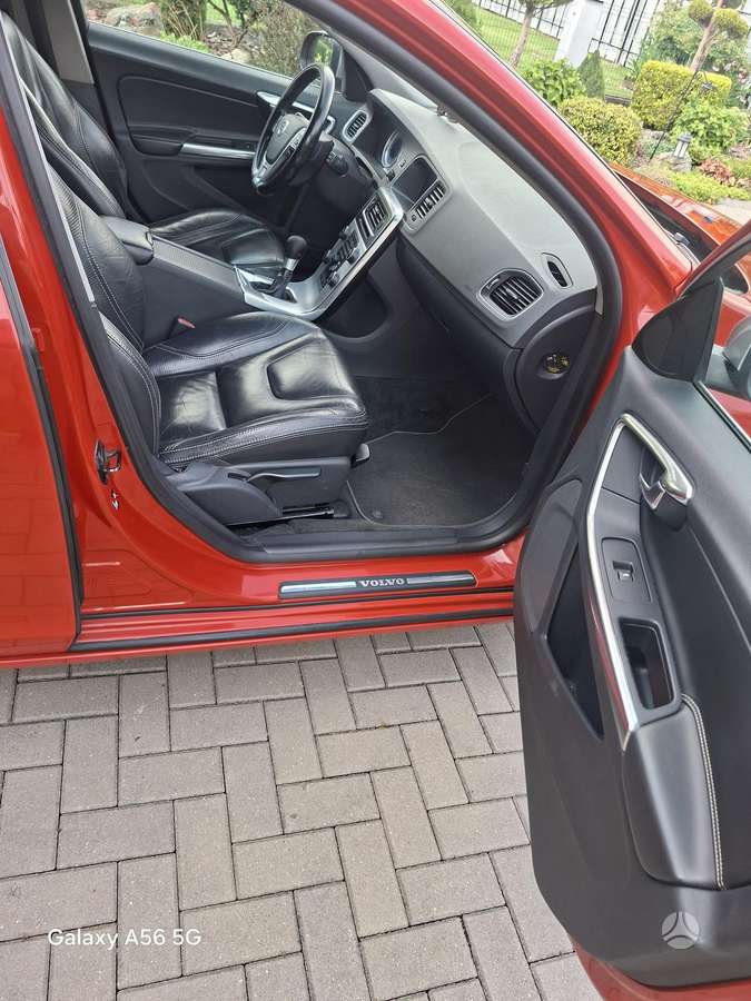 Volvo V60 2012 — photo 8