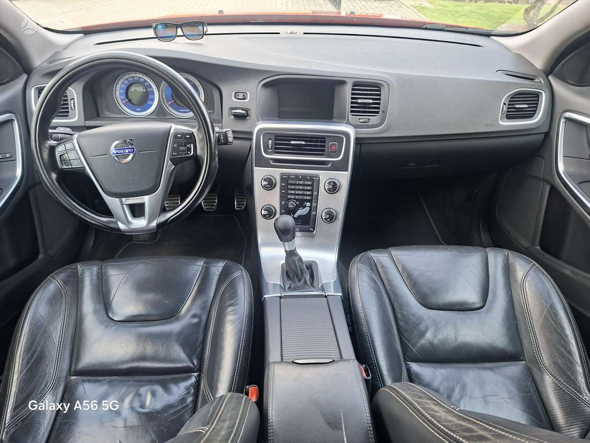 Volvo V60 2012 — photo 9