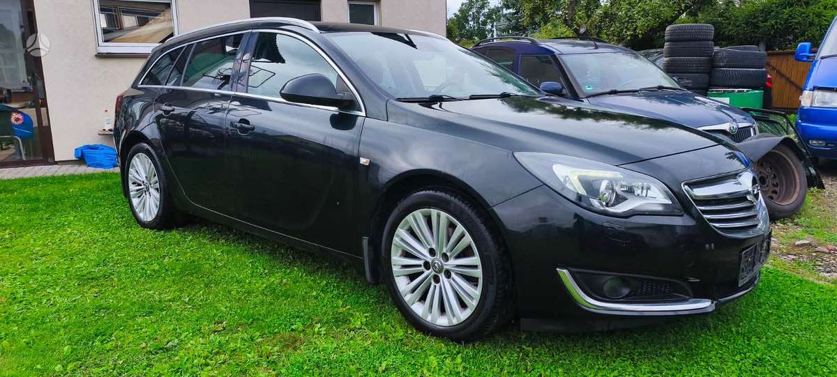 Opel Insignia 2015 — rear view