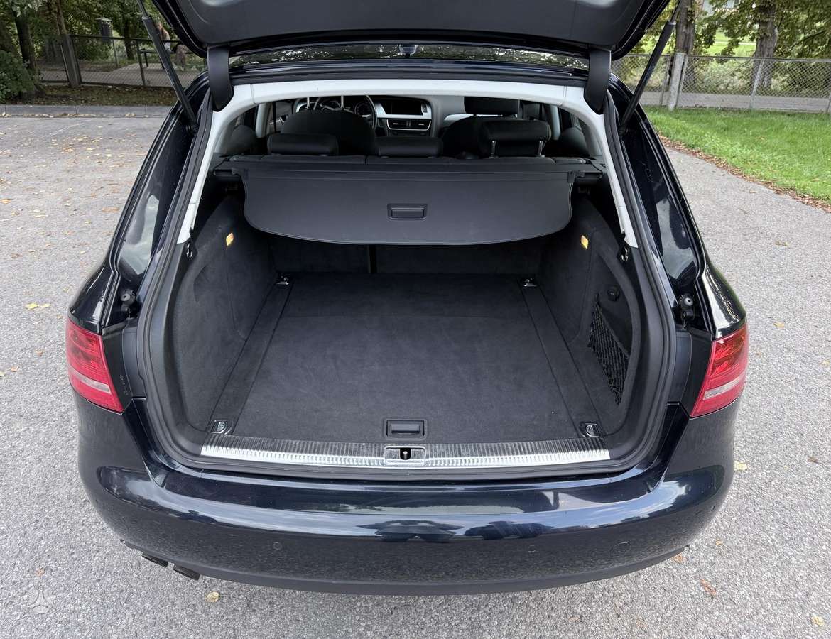 Audi A4 2010 — photo 10