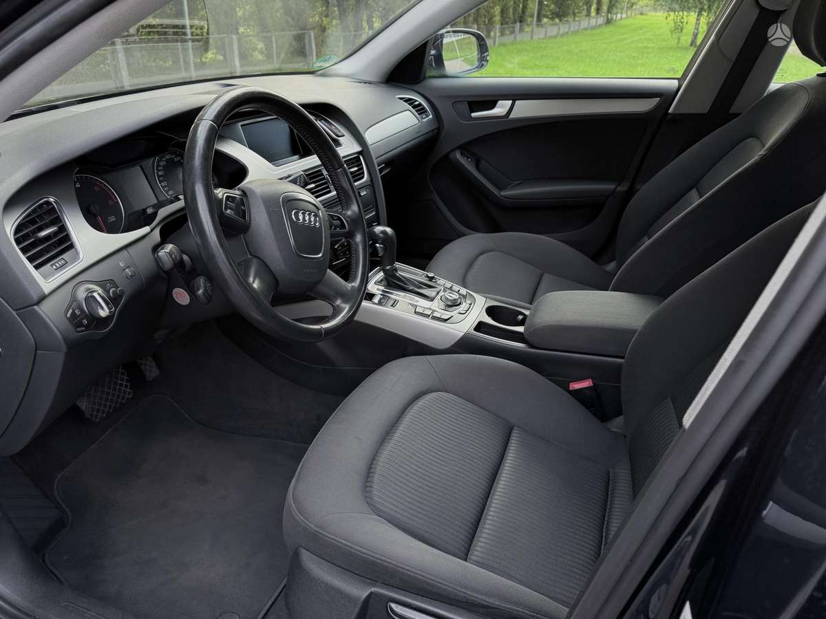 Audi A4 2010 — photo 11