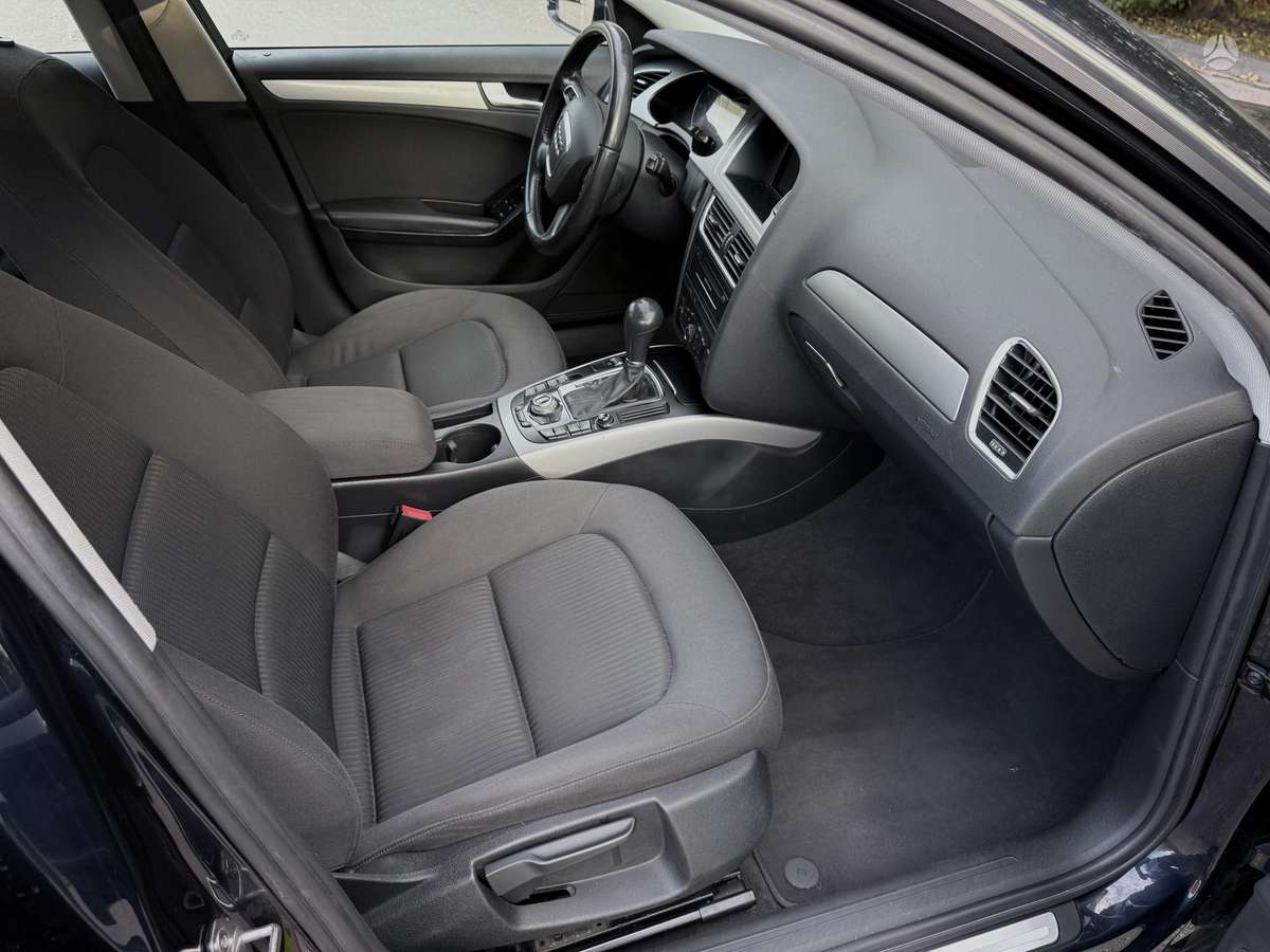 Audi A4 2010 — photo 12