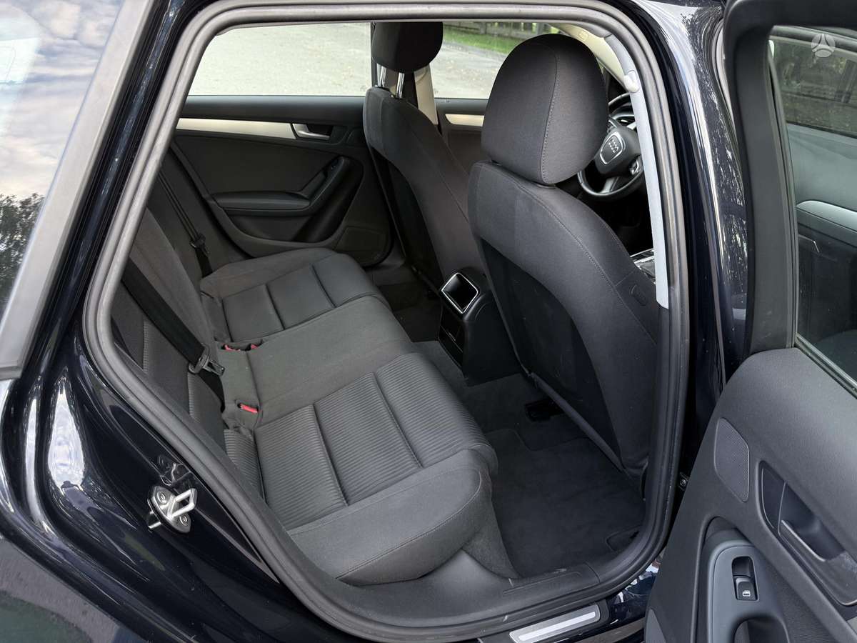 Audi A4 2010 — photo 13