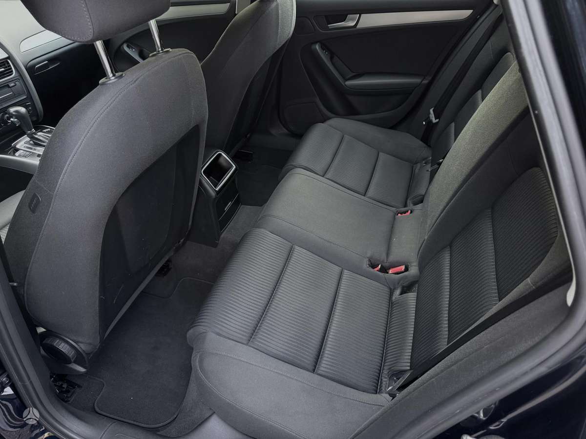 Audi A4 2010 — photo 14