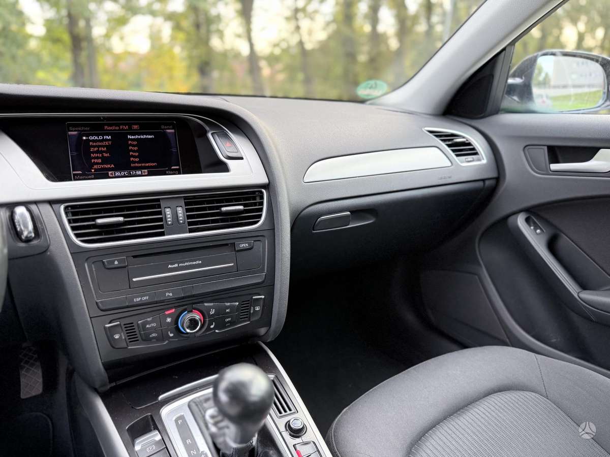 Audi A4 2010 — photo 17