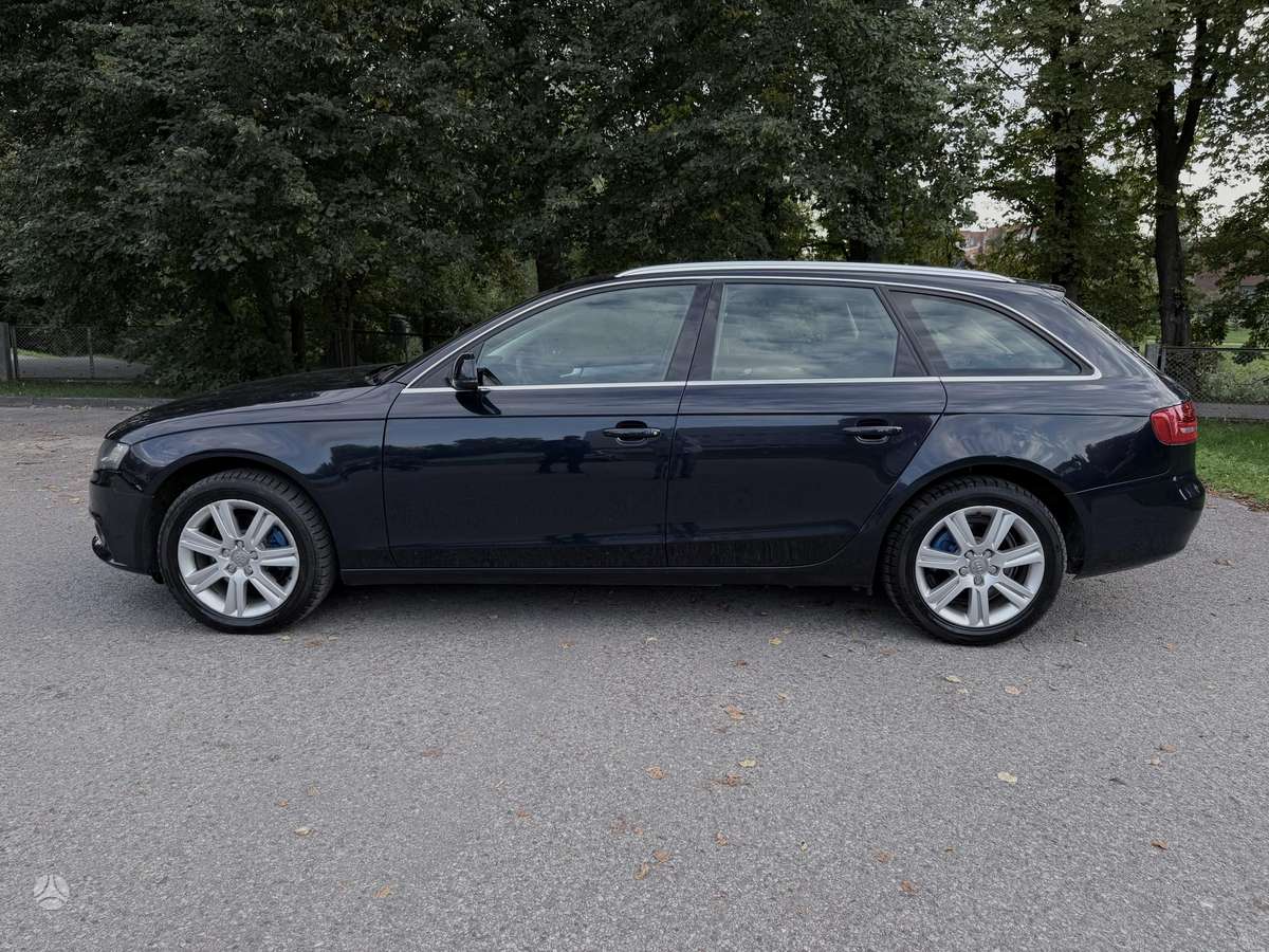 Audi A4 2010 — photo 5