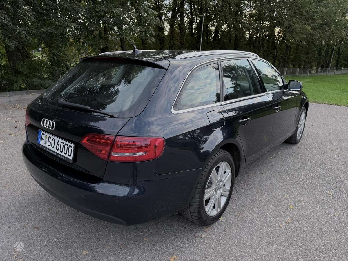 Audi A4 2010 — photo 7