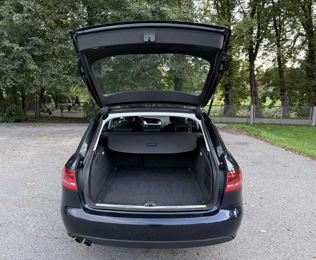 Audi A4 2010 — photo 9