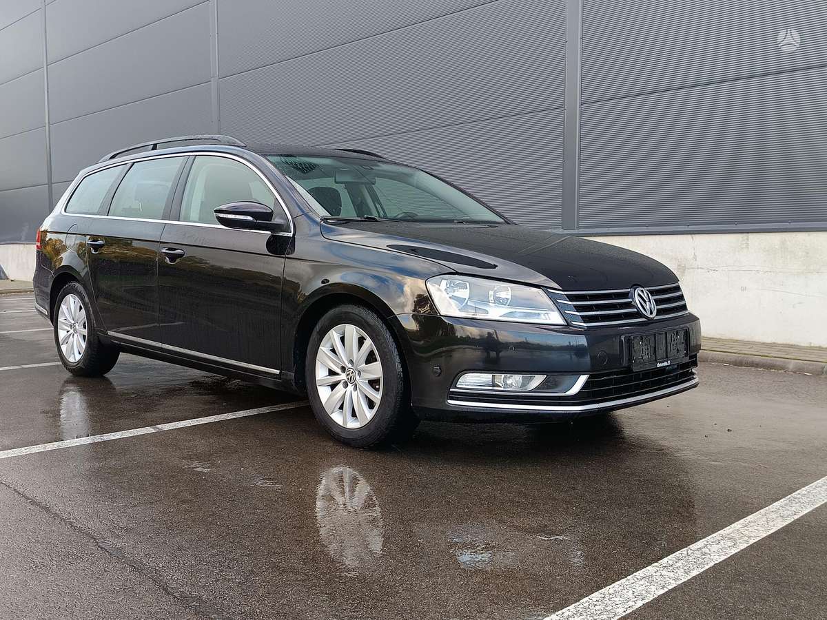 Volkswagen Passat 2013 — вигляд ззаду