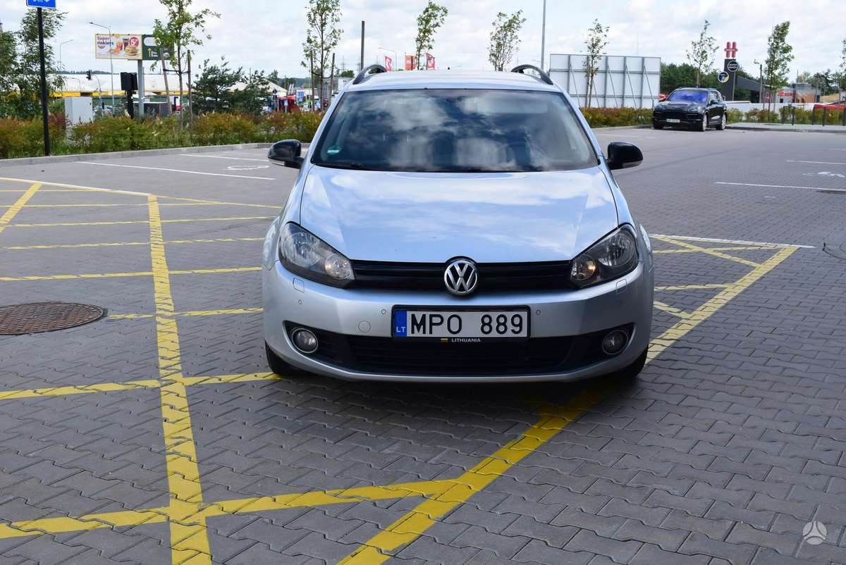 Volkswagen Golf 2013 — rear view