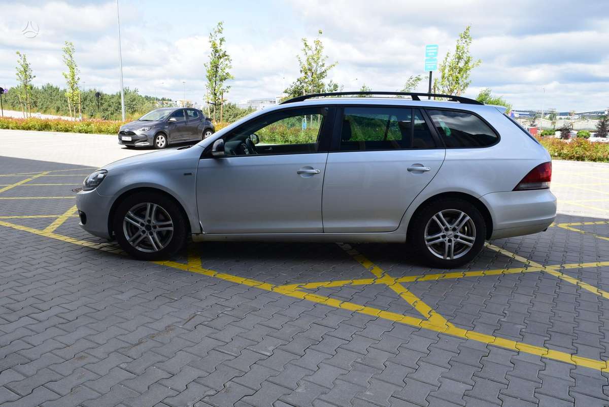 Volkswagen Golf 2013 — engine 1598 cm³, 105 HP (77kW)