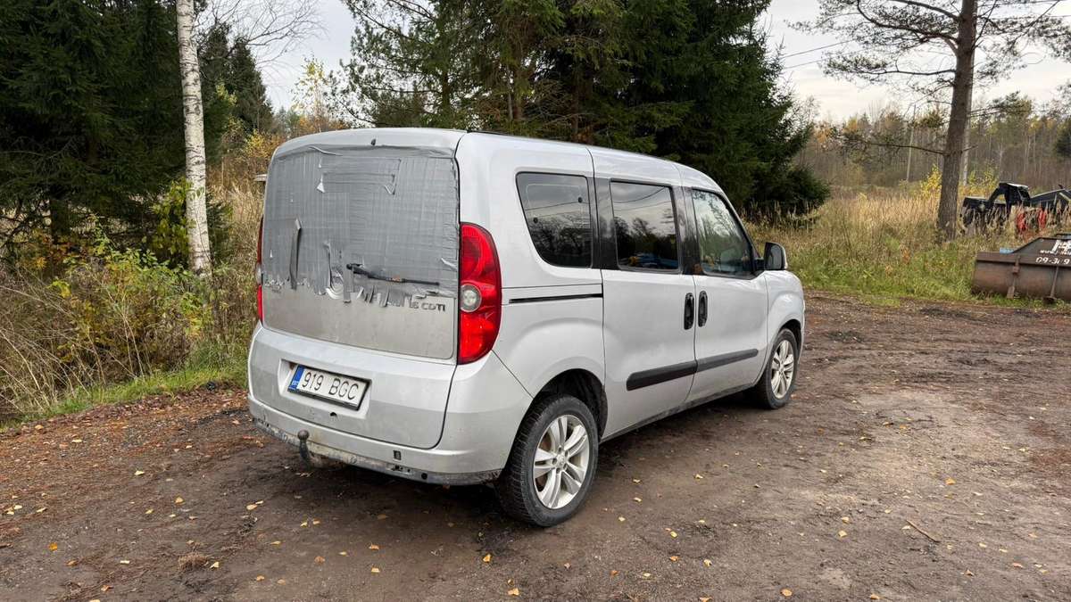 Opel Combo 2012 — двигун 105 HP (77kW)