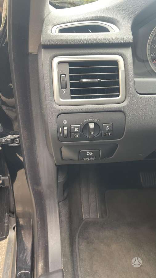 Volvo XC70 2012 — photo 10