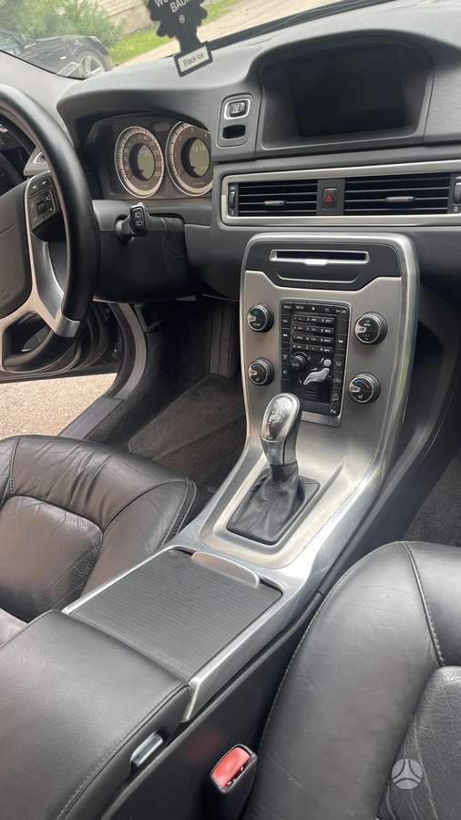 Volvo XC70 2012 — photo 11