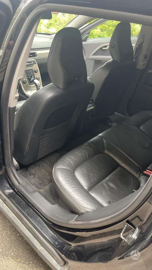 Volvo XC70 2012 — photo 18